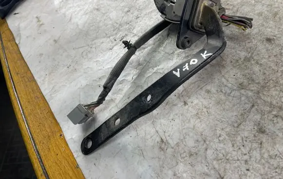 Volvo V70 Tailgate/trunk/boot hinge