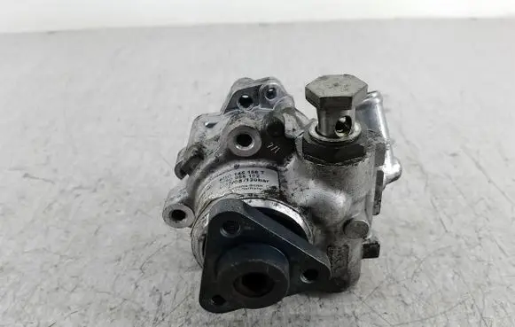 Audi A4 S4 B6 8E 8H Power steering pump 8D0145156T