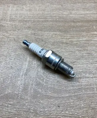 Renault Twingo I Spark plug 7700500012