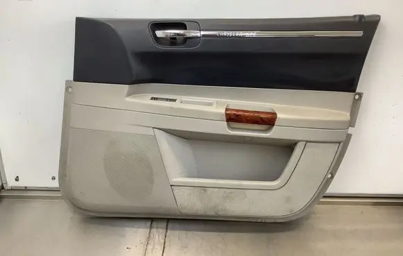 Chrysler 300 - 300C Front door card panel trim FR00004J4 0UU021D1AI