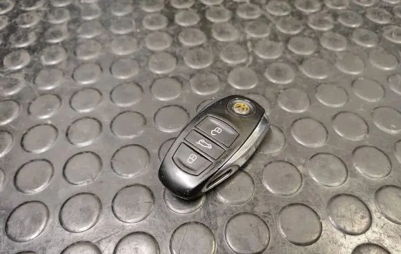 Volkswagen Touareg II Ignition key/card 7P6959754p