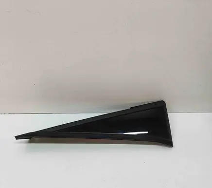 Rear fender molding trim