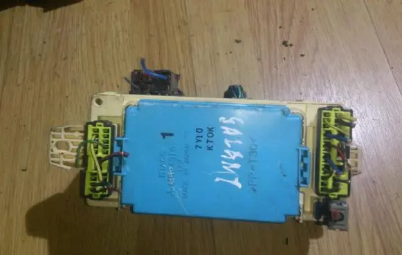 Mitsubishi Galant Fuse box set 47637f13