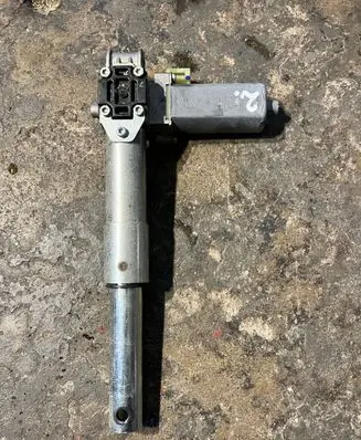 BMW 7 E65 E66 Seat adjustment motor 8320446