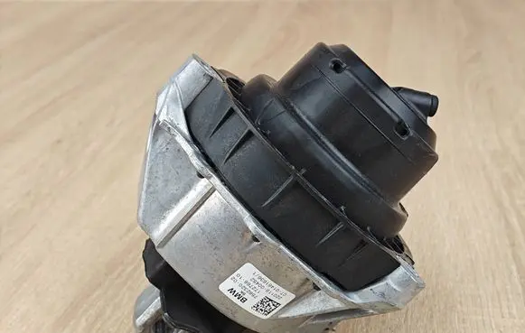 BMW 4 G22 G23 G24 G26 Engine mount vacuum valve 7582320