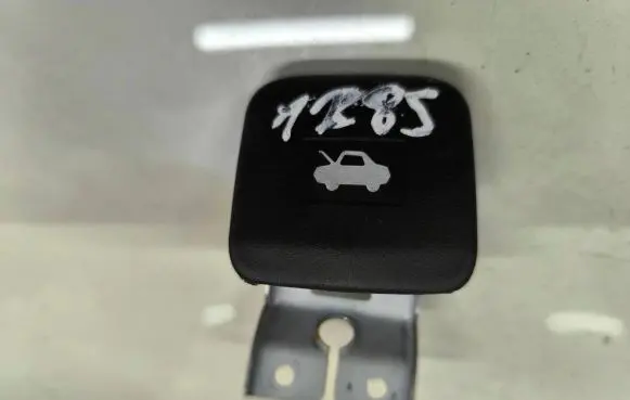 Chevrolet Captiva Engine bonnet (hood) release handle