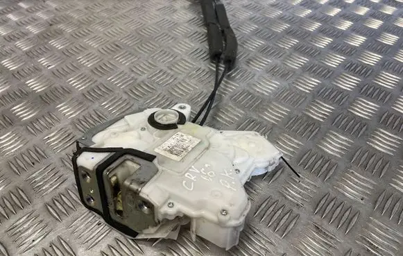 Honda CR-V Front door lock