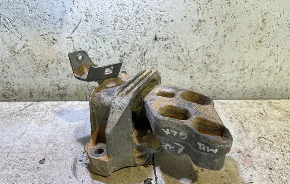 Mercedes-Benz GLA W156 Engine mount bracket A24624000