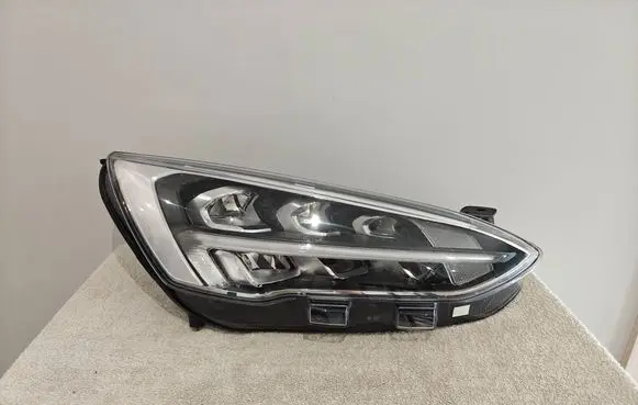 Ford Focus Headlight/headlamp 00201471