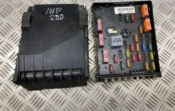 Volkswagen PASSAT B6 Fuse module 3C0937125 63592777