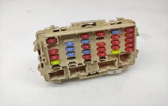 Nissan X-Trail T30 Fuse module