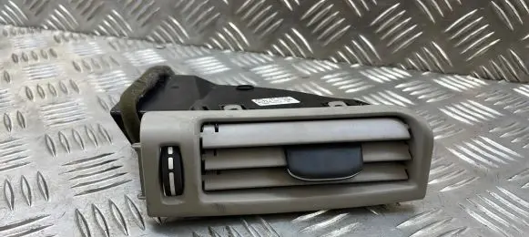 Rear air vent grill