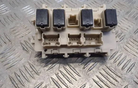 Nissan Qashqai Fuse box set 4EB0AC1929