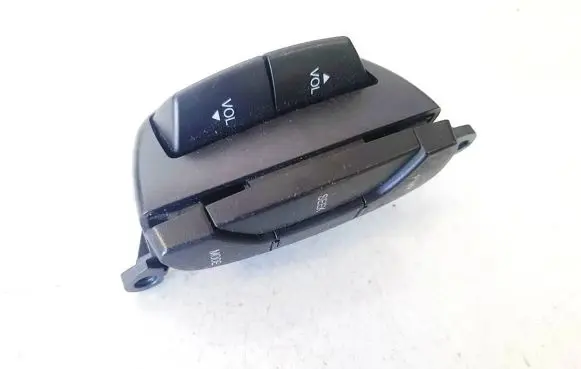 Steering wheel buttons/switches