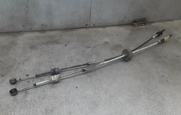 Opel Meriva B Gear shift cable linkage 55582629