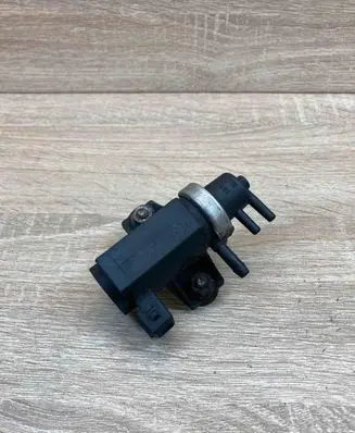 BMW 5 E39 Turbo solenoid valve 2246175 72190323
