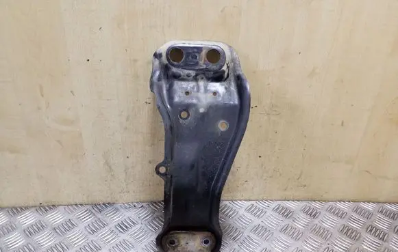Subaru Outback Gearbox mounting bracket