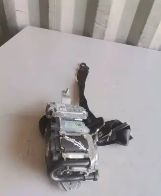 Mercedes-Benz E AMG W212 Front seatbelt 617112200