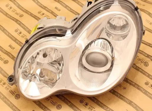 Mercedes-Benz C W203 Headlight/headlamp A2038203761