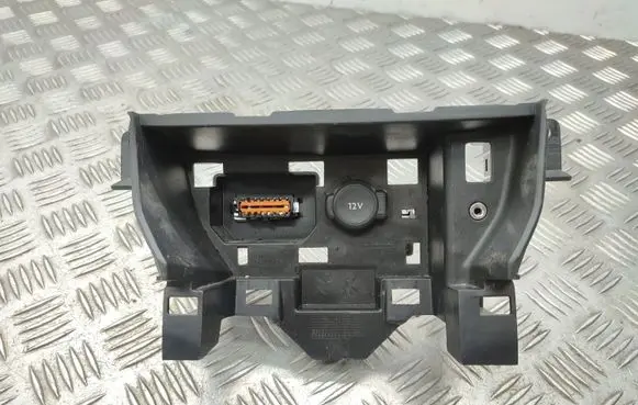 Peugeot 308 12 V Socket (front) 