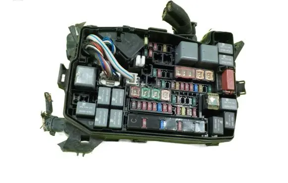 Toyota Yaris Fuse box set 8264147020 BEZPIECZNIKOW