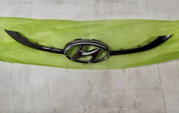 Hyundai i30 Front bumper upper radiator grill 86352A6010