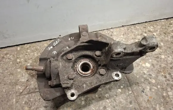 Volvo V70 Front wheel hub 9461943 P31200293
