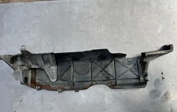 Mercedes-Benz S W220 Air filter cleaner box bracket assembly A6480940341