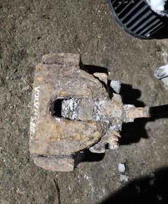 Volvo S80 Front brake caliper