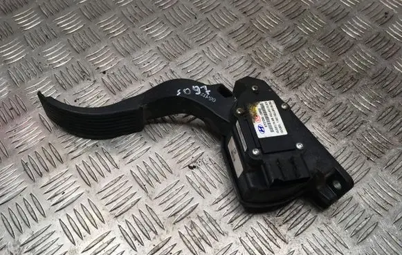 Hyundai Santa Fe Accelerator throttle pedal BIY0129A2B900 06H17