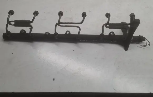 BMW 3 E46 Fuel main line pipe 