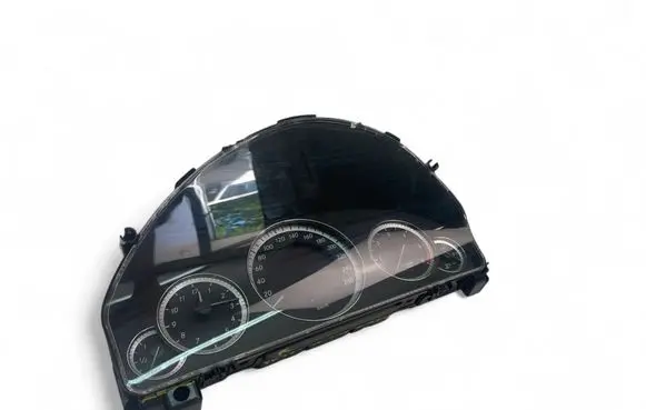 Speedometer (instrument cluster)