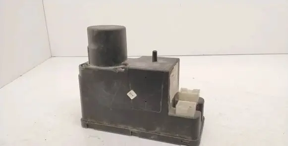 Audi A4 S4 B5 8D Central locking vacuum pump 4A0862257J