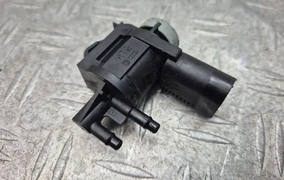 Volkswagen PASSAT B7 Vacuum valve 1K0906283A