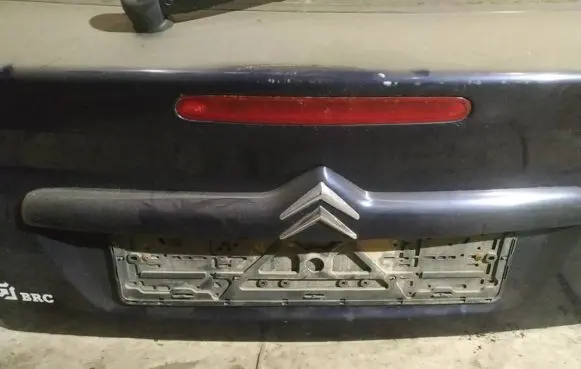 Citroen Xsara Trunk door license plate light bar 