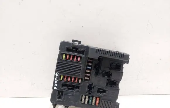 Renault Scenic II - Grand scenic II Fuse module 8200306032A S118399200D