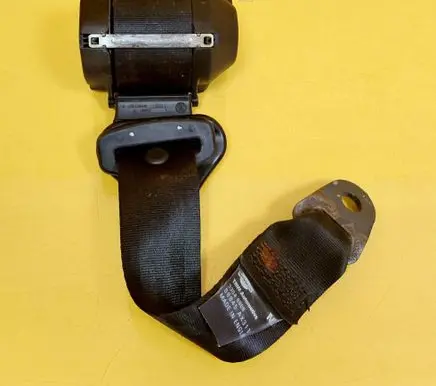 Nissan Micra Rear seatbelt 33048808
