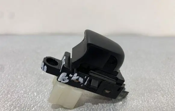 Nissan Qashqai Electric window control switch 14411SD