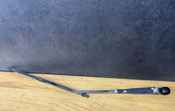 Opel Vivaro Rear wiper blade arm 8200233724