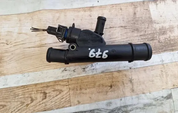 Audi A3 S3 8L Engine coolant pipe/hose 038121133 PA66GF30