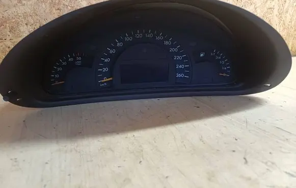 Speedometer (instrument cluster)