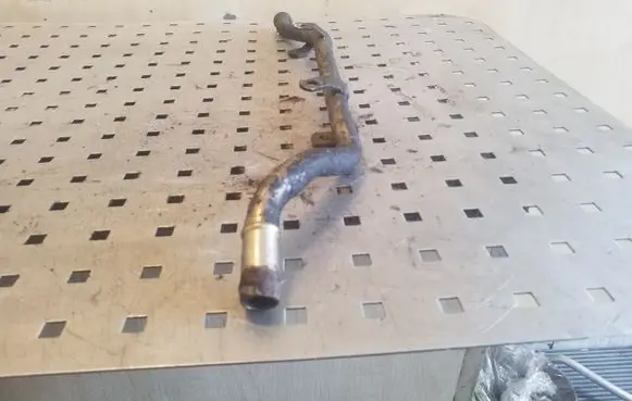 Engine coolant pipe/hose