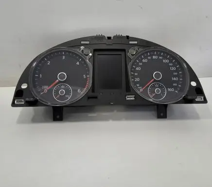 Volkswagen PASSAT B7 Speedometer (instrument cluster) 3AA920970J