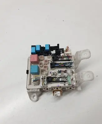 Toyota RAV 4 (XA30) Fuse module 8273042010