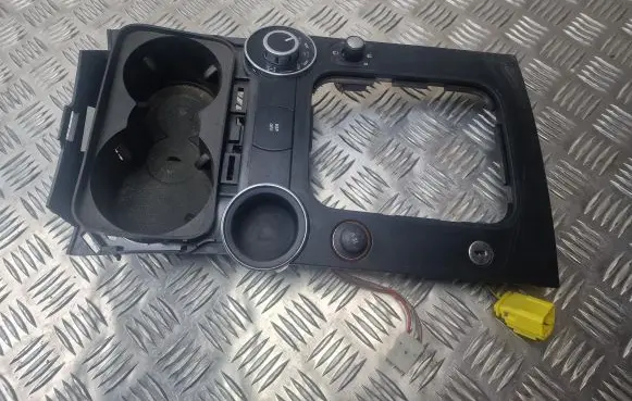 Volkswagen Touareg I Center console 7L6858602C