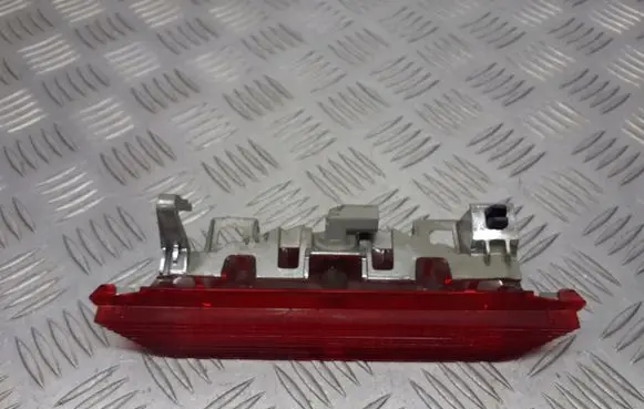 Toyota Yaris Third/center stoplight