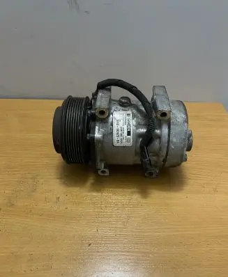 Land Rover Defender Air conditioning (A/C) compressor (pump) 7H1219D623BA