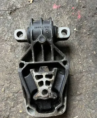 Mercedes-Benz B W246 W242 Gearbox mount A2462401209