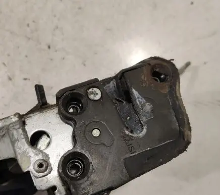 Suzuki Grand Vitara I Rear door lock 153J0809