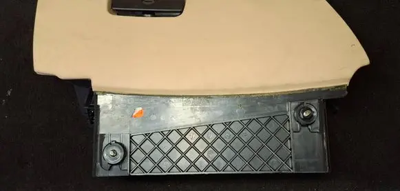 BMW 5 E39 Glove box